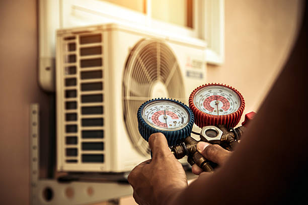 Professional Hvac technician working in Spring Lake, MI